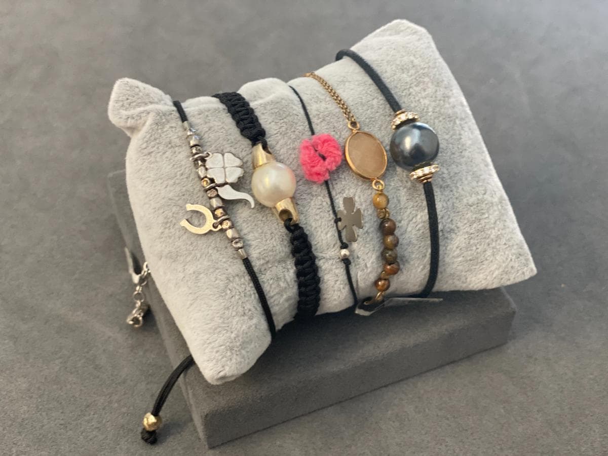 Pulseiras em prata e outros materiais