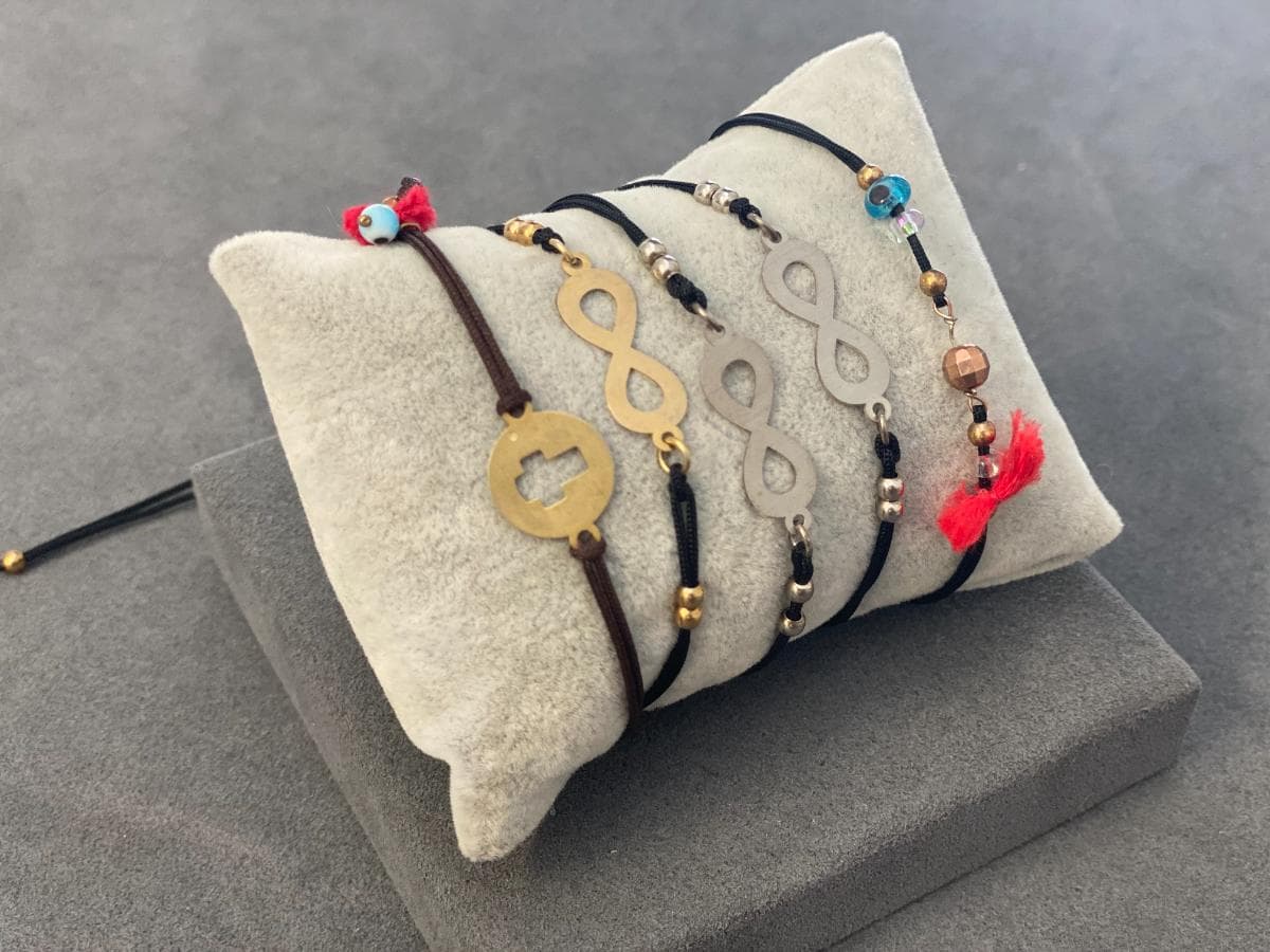 Pulseiras em prata e outros materiais