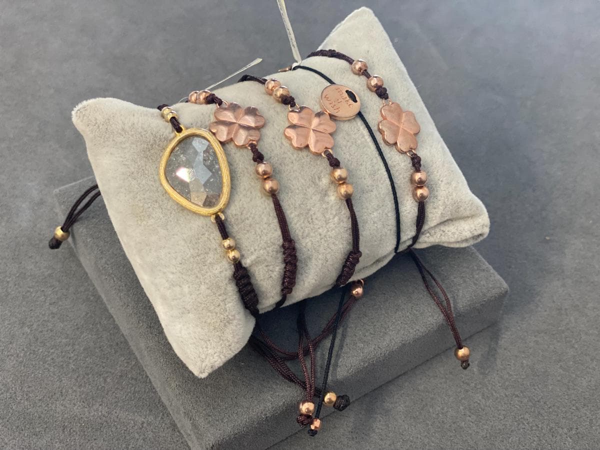 Pulseiras em prata e outros materiais