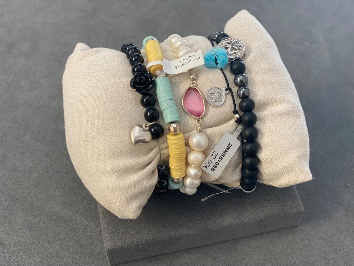 Pulseiras em prata e outros materiais — imagem 1