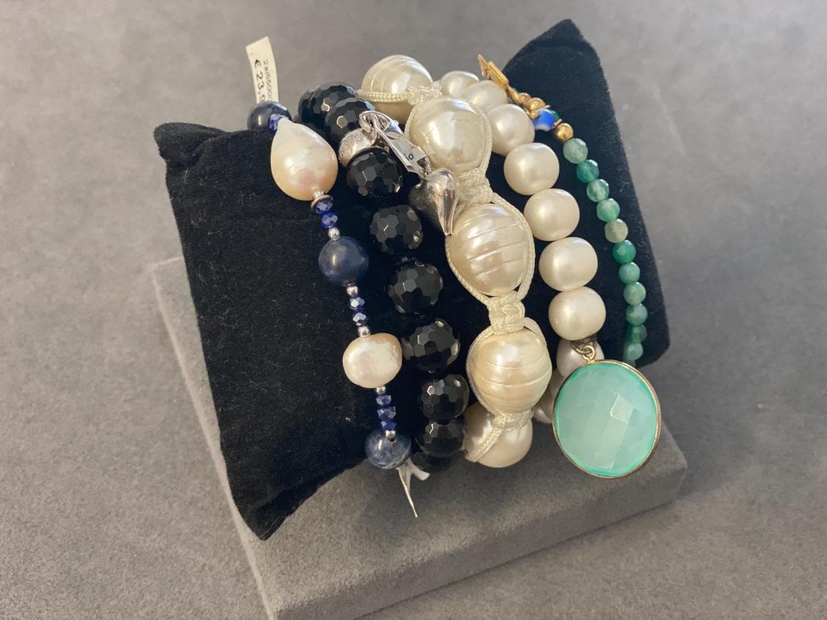 Pulseiras em prata e outros materiais — imagem 1