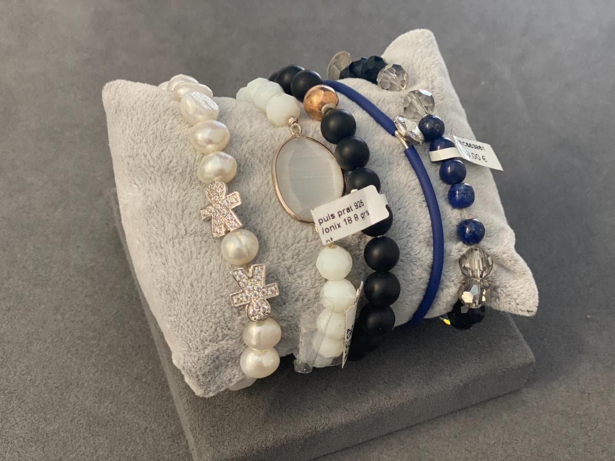 Pulseiras em prata e outros materiais — imagem 1