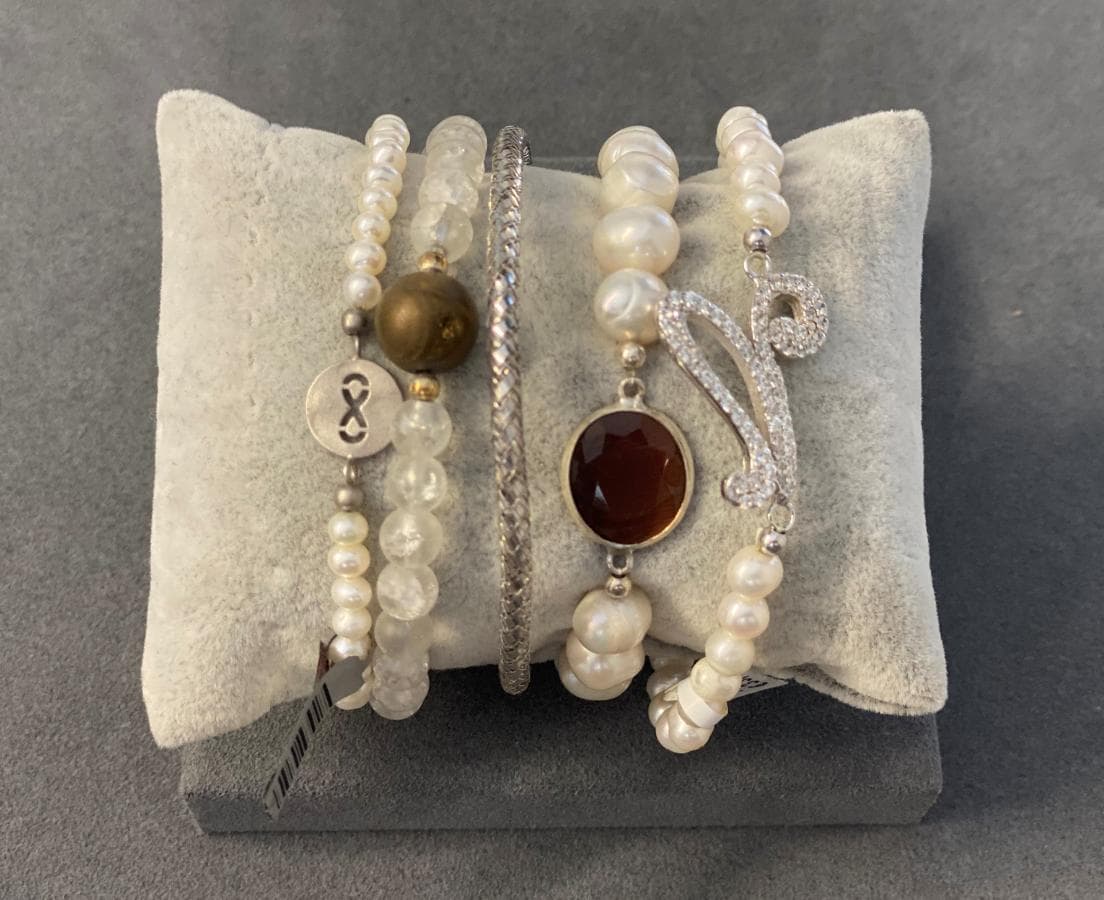 Pulseiras em prata e outros materiais — imagem 3