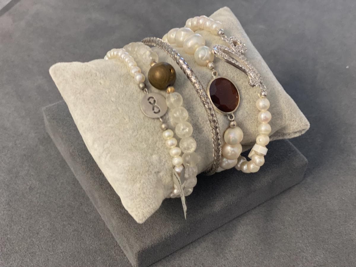 Pulseiras em prata e outros materiais — imagem 1