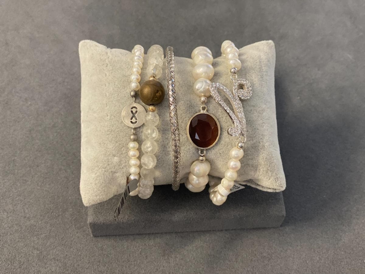 Pulseiras em prata e outros materiais — imagem 2