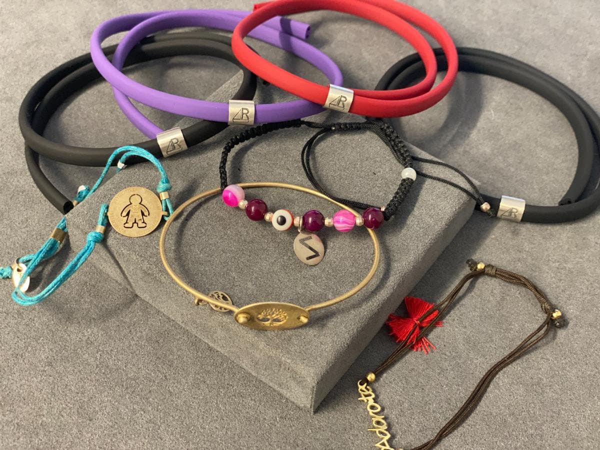 Pulseiras em prata e outros materiais — imagen 1