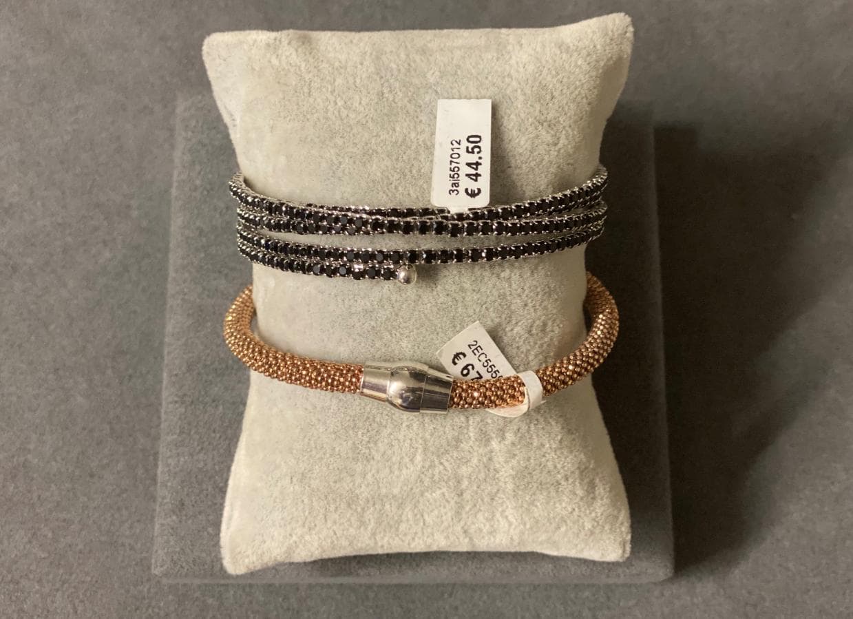 Pulseiras em prata e outros materiais