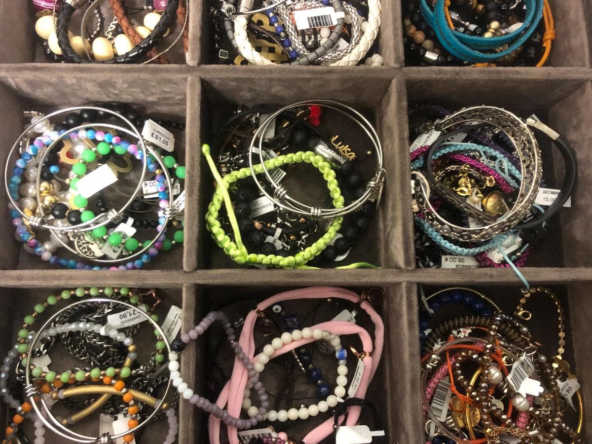 Pulseiras em prata e outros materiais