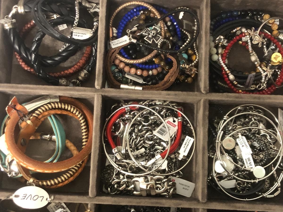Pulseiras em prata e outros materiais