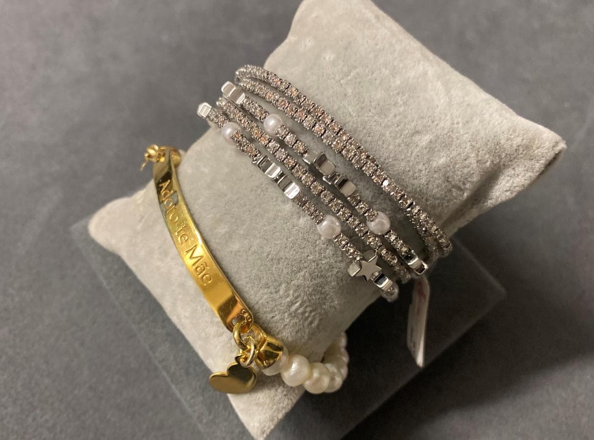 Pulseiras em prata e outros materiais