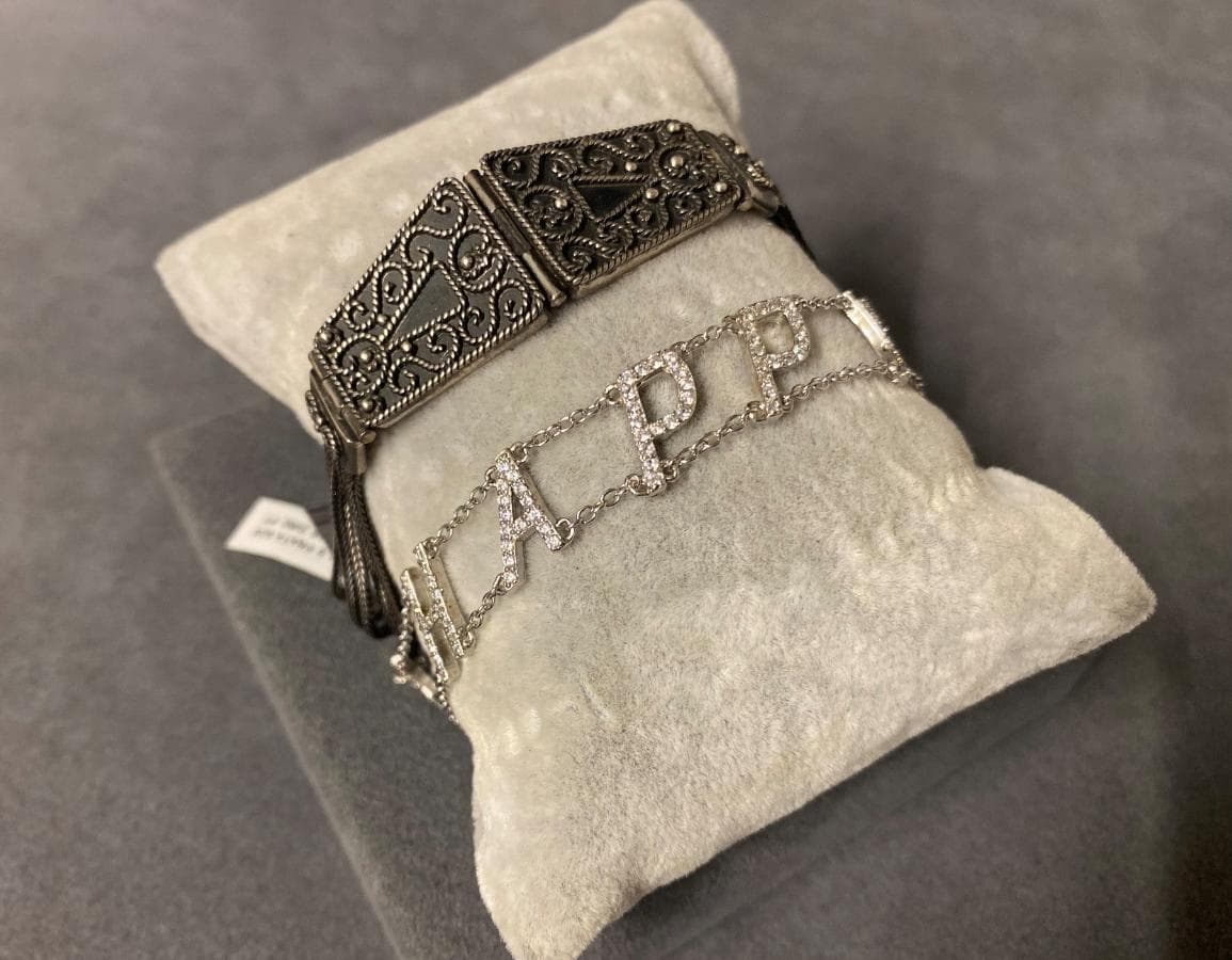 Bracelets en argent et autres matériaux — image 1