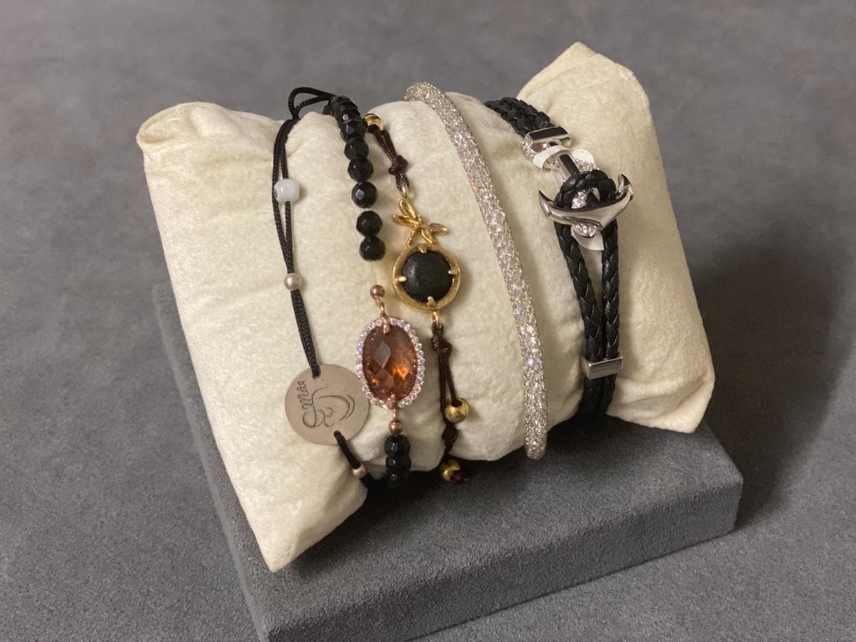 Bracelets in silver and other materials — image 1