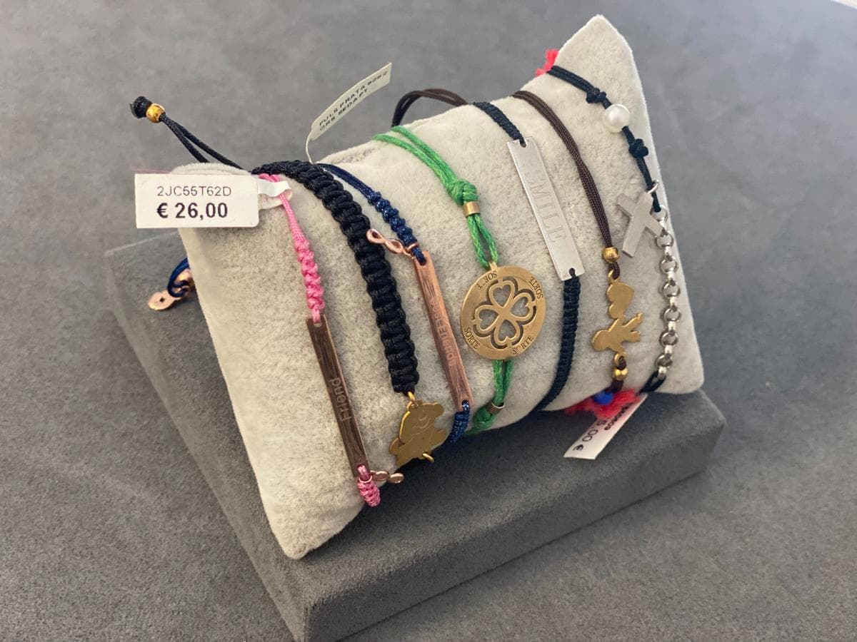 Pulseiras em prata e outros materiais — image 1