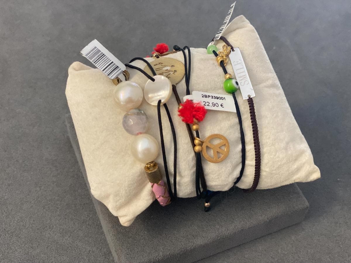 Pulseiras em prata e outros materiais — image 1