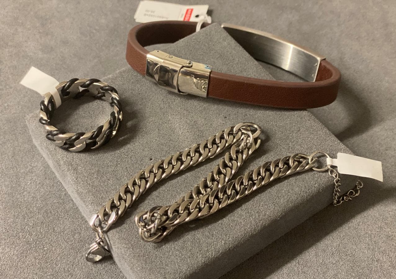 Pulseiras + Anel em prata e outros materiais