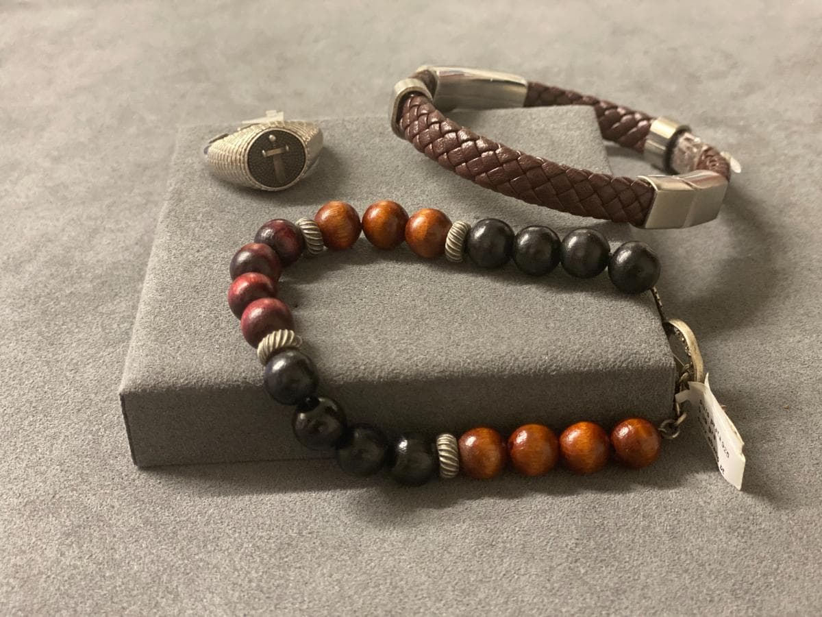 Anel e Pulseiras em prata e outros materiais — imagem 3