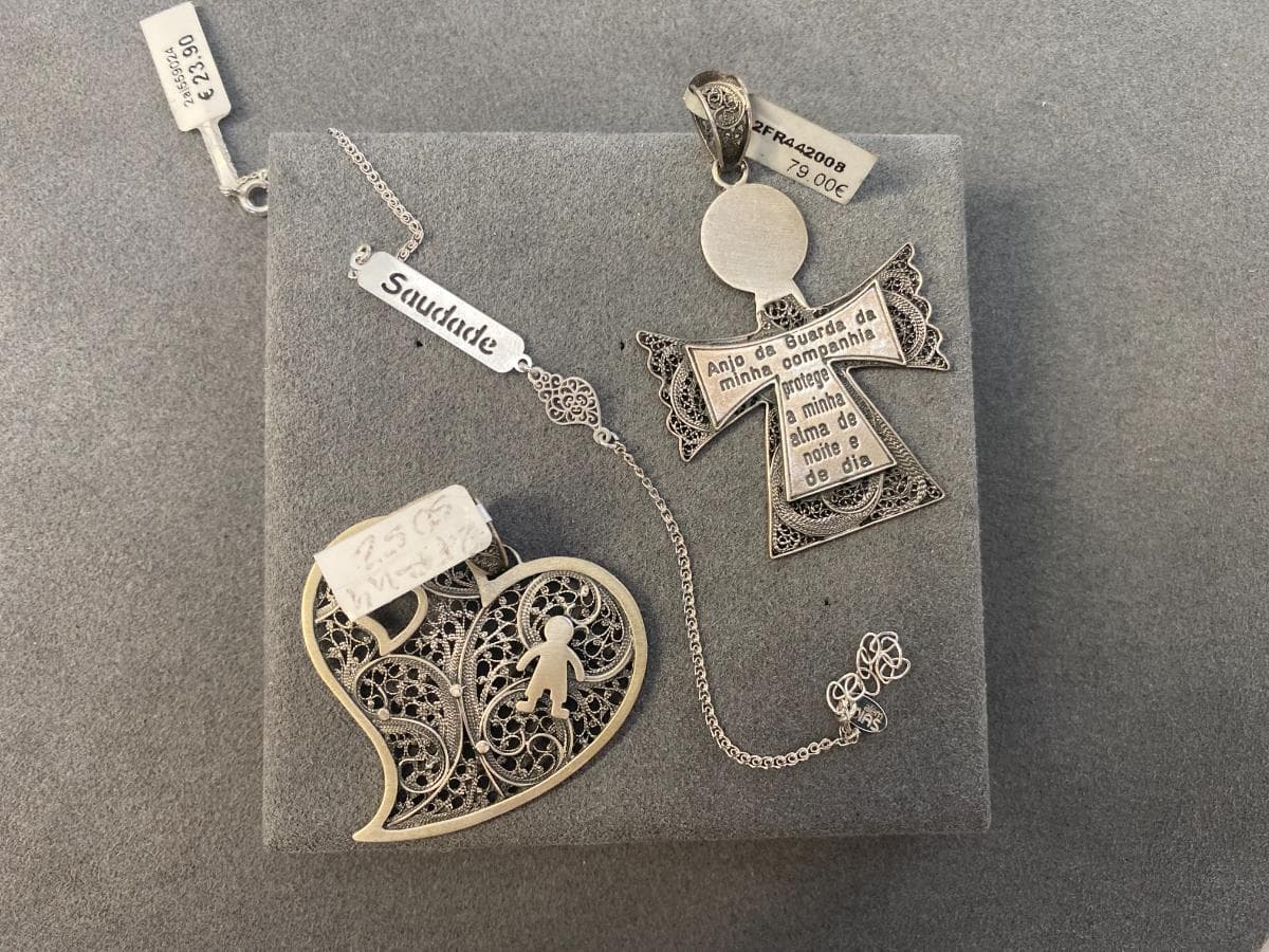 Silver and other materials bracelets + Filigree medals — image 5