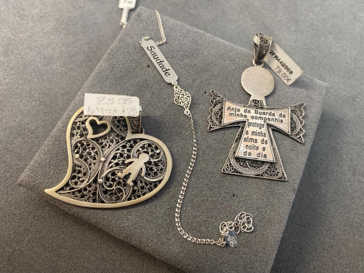 Silver and other materials bracelets + Filigree medals — image 6