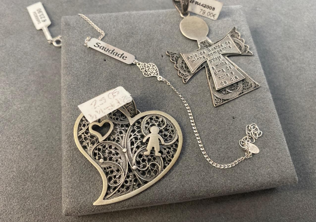 Silver and other materials bracelets + Filigree medals — image 2