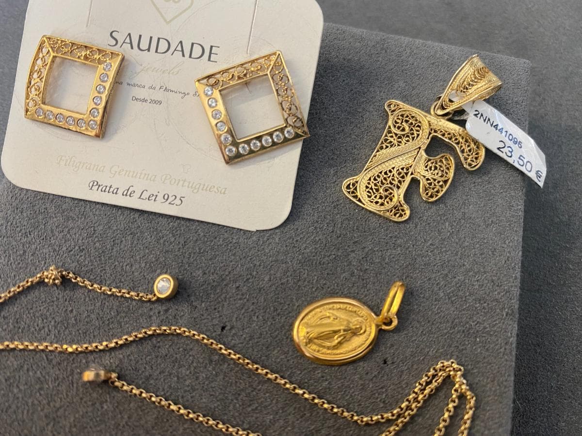 Par de Brincos em Filigrana e Piercing + Medalhas em Filigrana — imagem 1