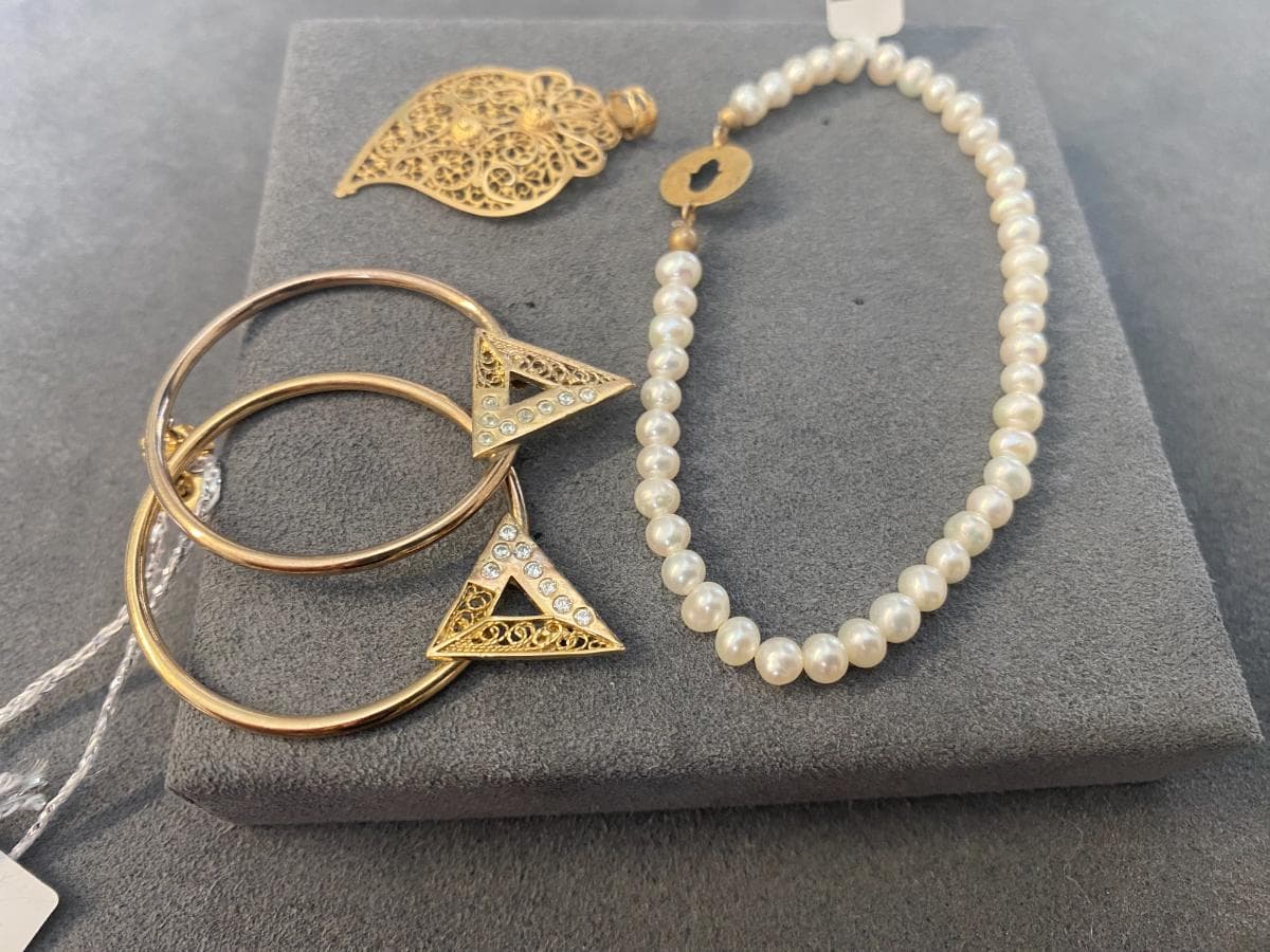 Pulseiras em prata e outros materiais + Par de Brincos e Medalha em Filigrana — imagem 5