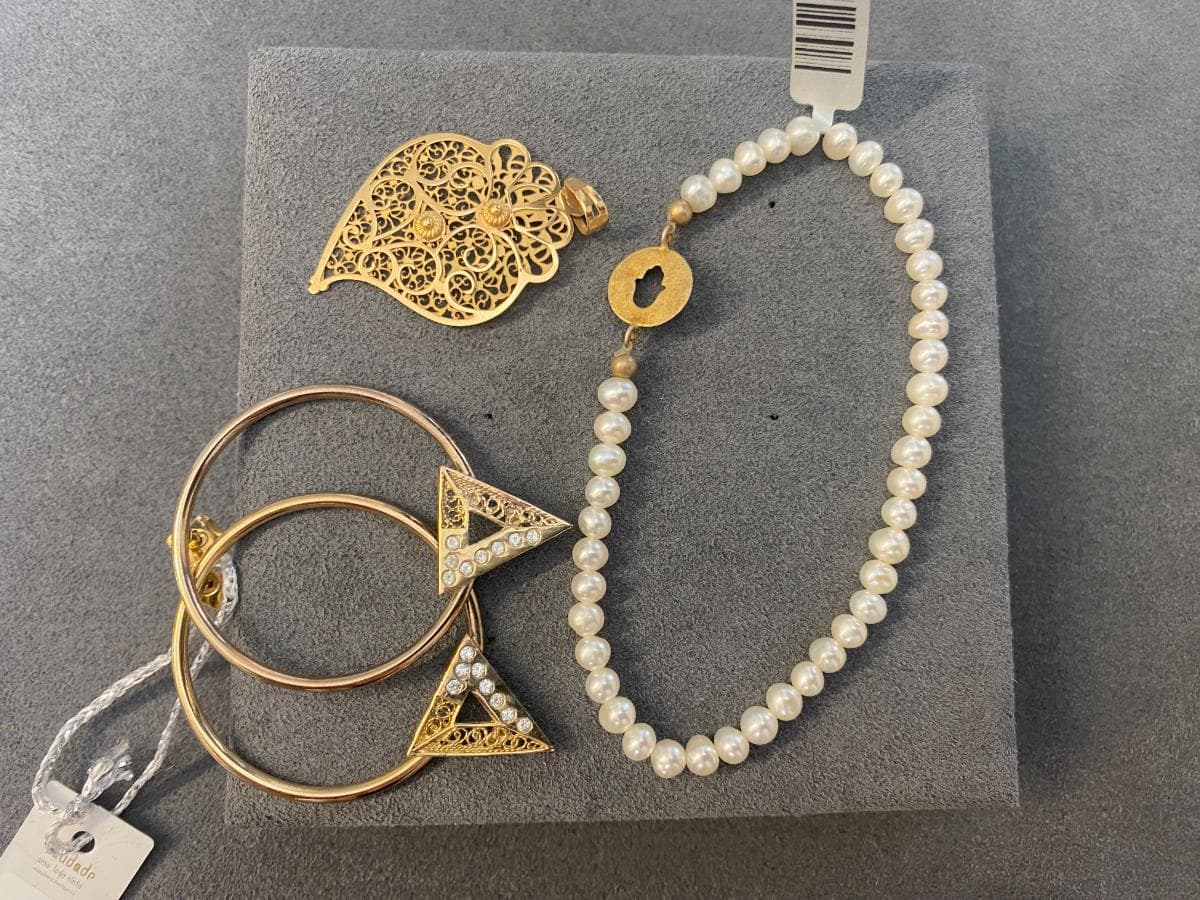 Pulseiras em prata e outros materiais + Par de Brincos e Medalha em Filigrana — imagem 8