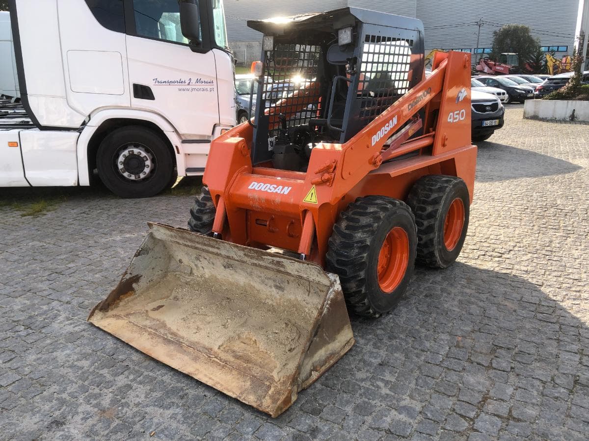 Mini Pá Carregadora Doosan 450 PLUS · Ano 2006 — image 3