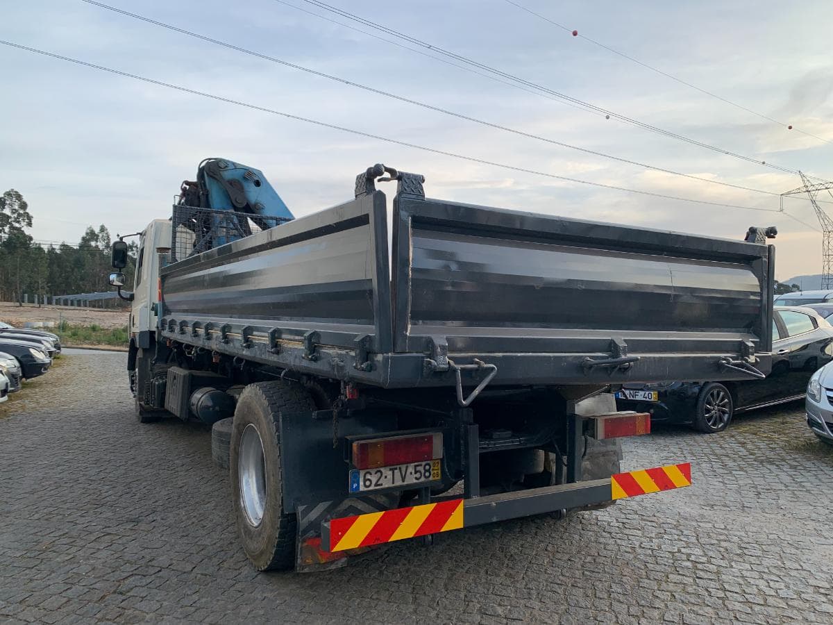 DAF CF 75.360 Tribasculante com Grua · Ano 2007 — imagen 4