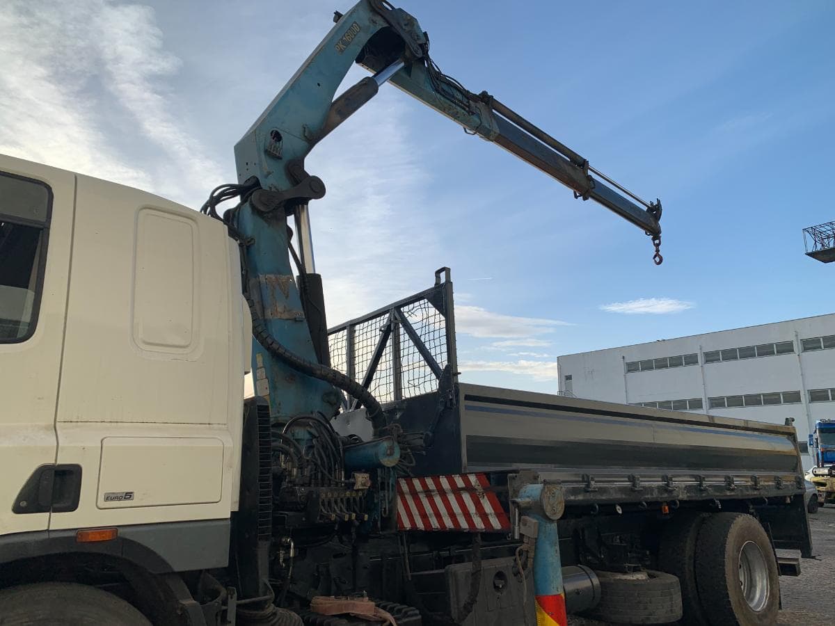 DAF CF 75.360 Tribasculante com Grua · Ano 2007 — imagen 7