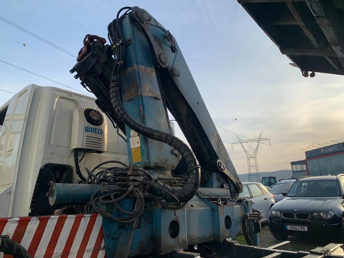 DAF CF 75.360 Tribasculante com Grua · Ano 2007 — imagen 10