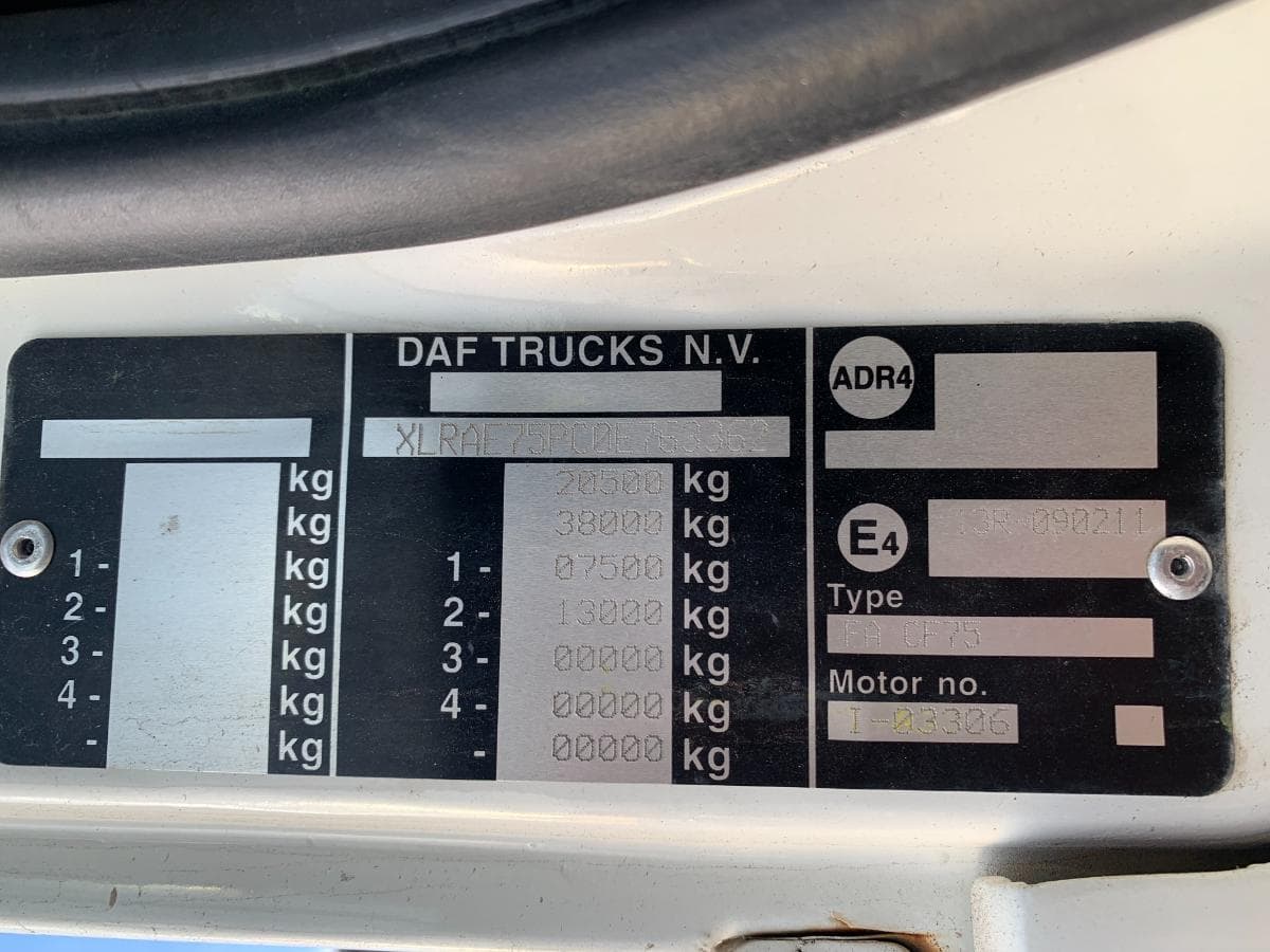 DAF CF 75.360 Tribasculante com Grua · Ano 2007 — imagen 15