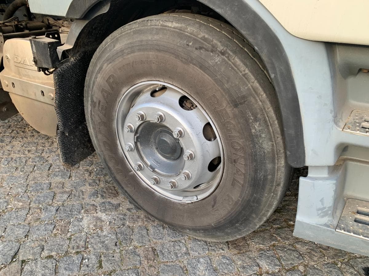 DAF CF 75.360 Tribasculante com Grua · Ano 2007 — imagen 19