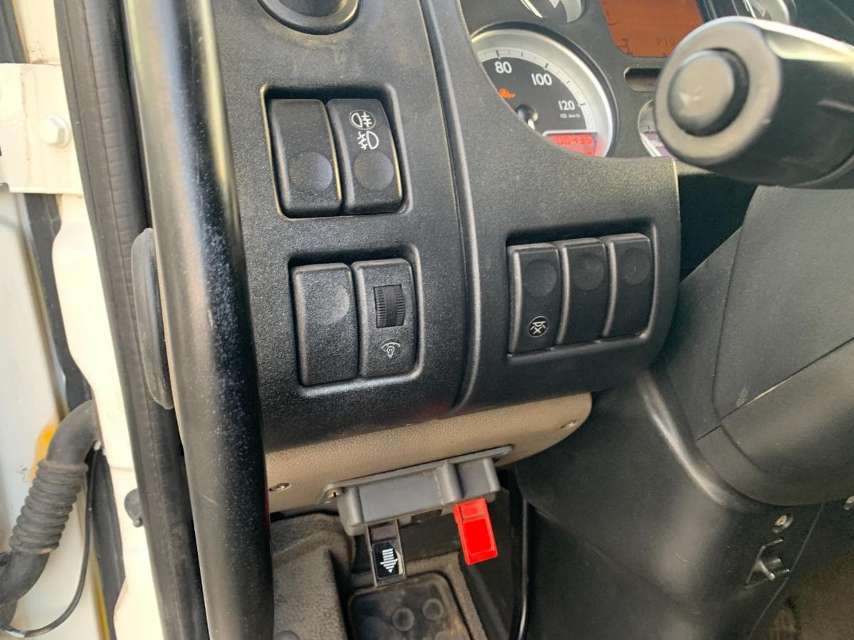 DAF CF 75.360 Tribasculante com Grua · Ano 2007 — imagen 23