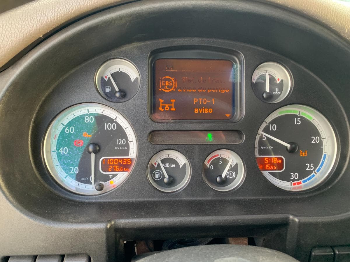 DAF CF 75.360 Tribasculante com Grua · Ano 2007 — imagen 25