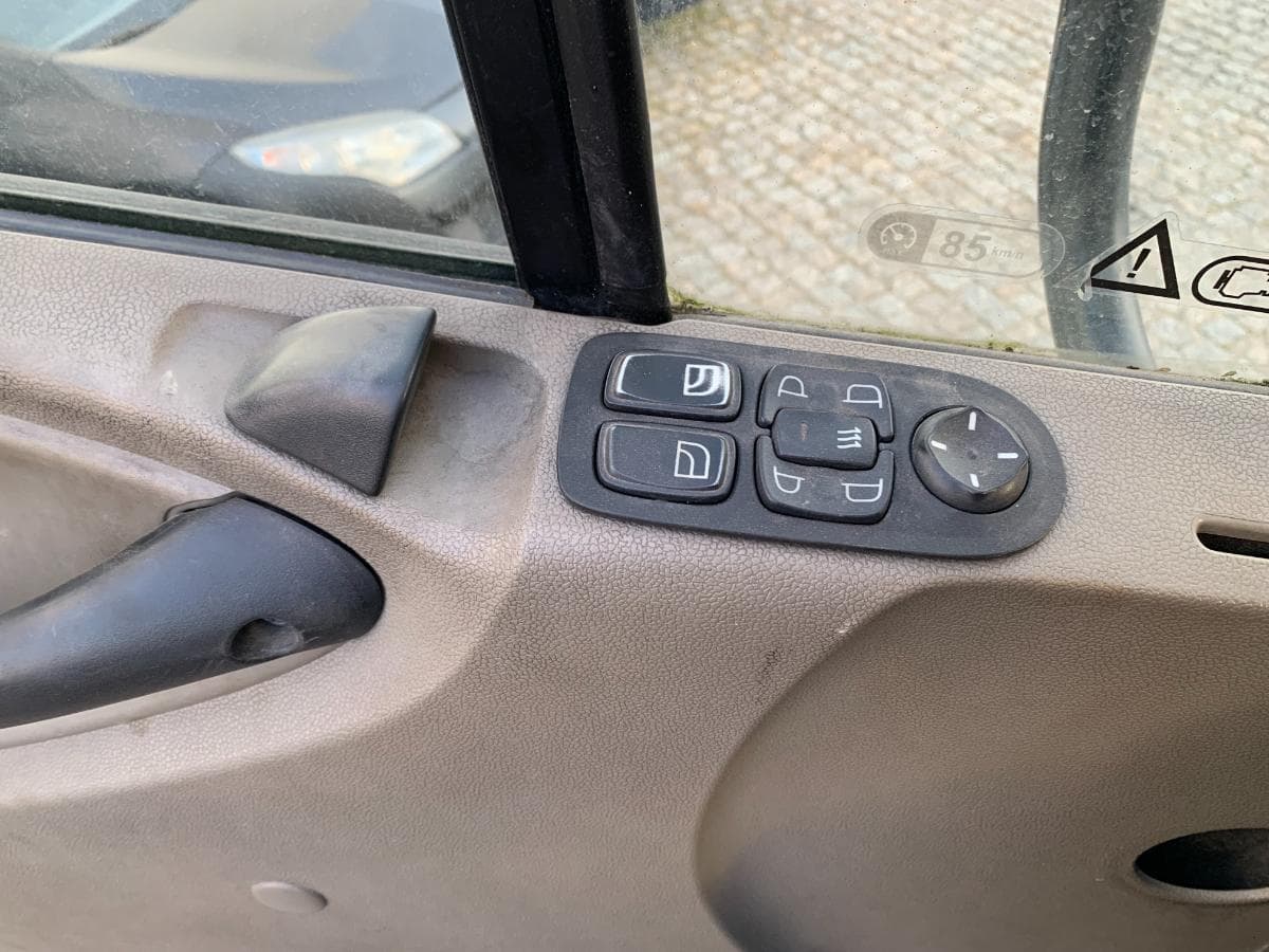 DAF CF 75.360 Tribasculante com Grua · Ano 2007 — imagen 26