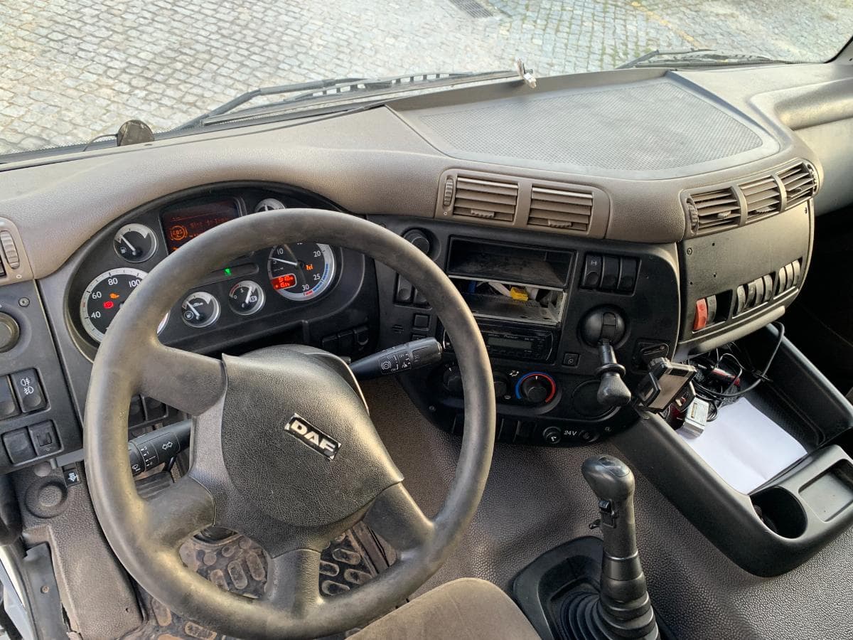 DAF CF 75.360 Tribasculante com Grua · Ano 2007 — imagen 30