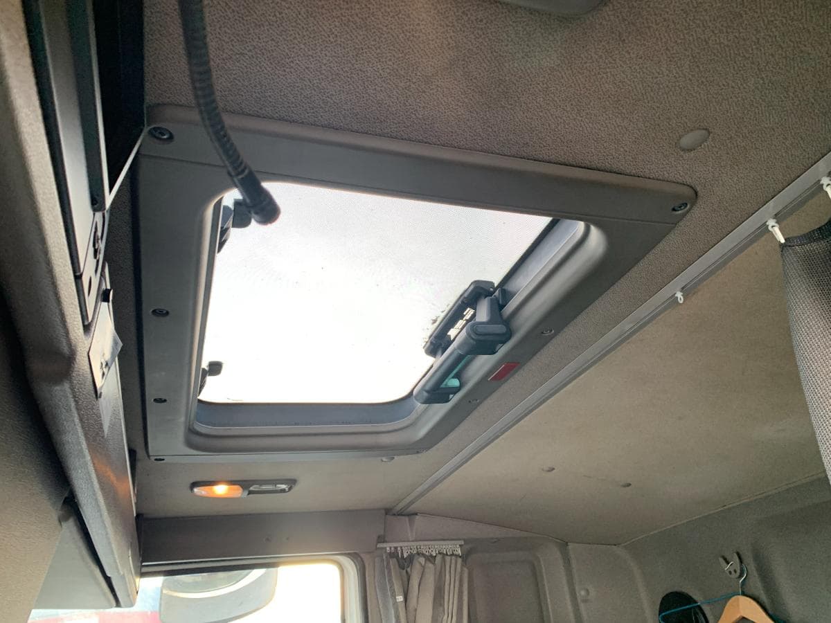 DAF CF 75.360 Tribasculante com Grua · Ano 2007 — imagen 32