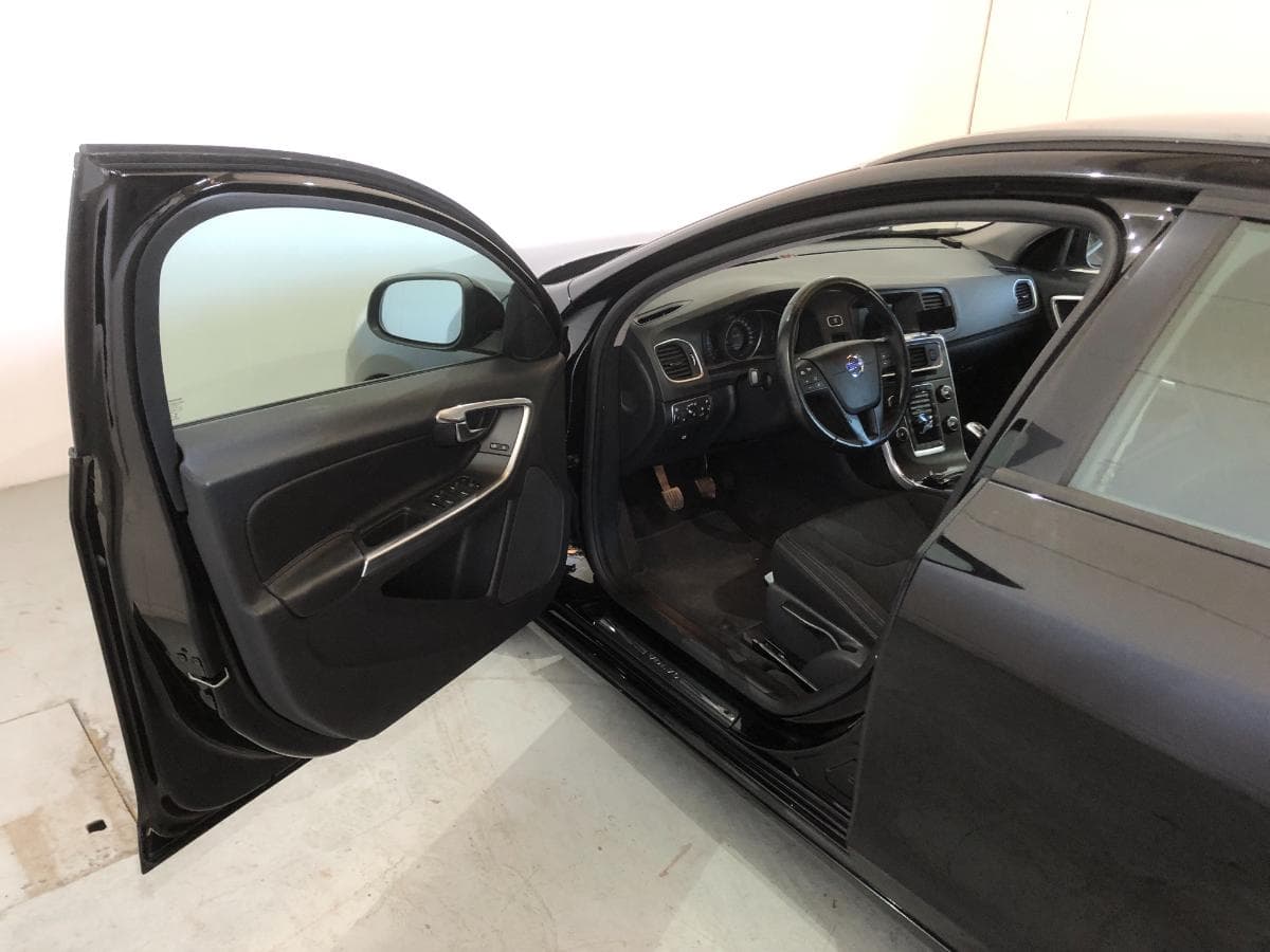 Volvo V60 · Ano 2016 — image 16