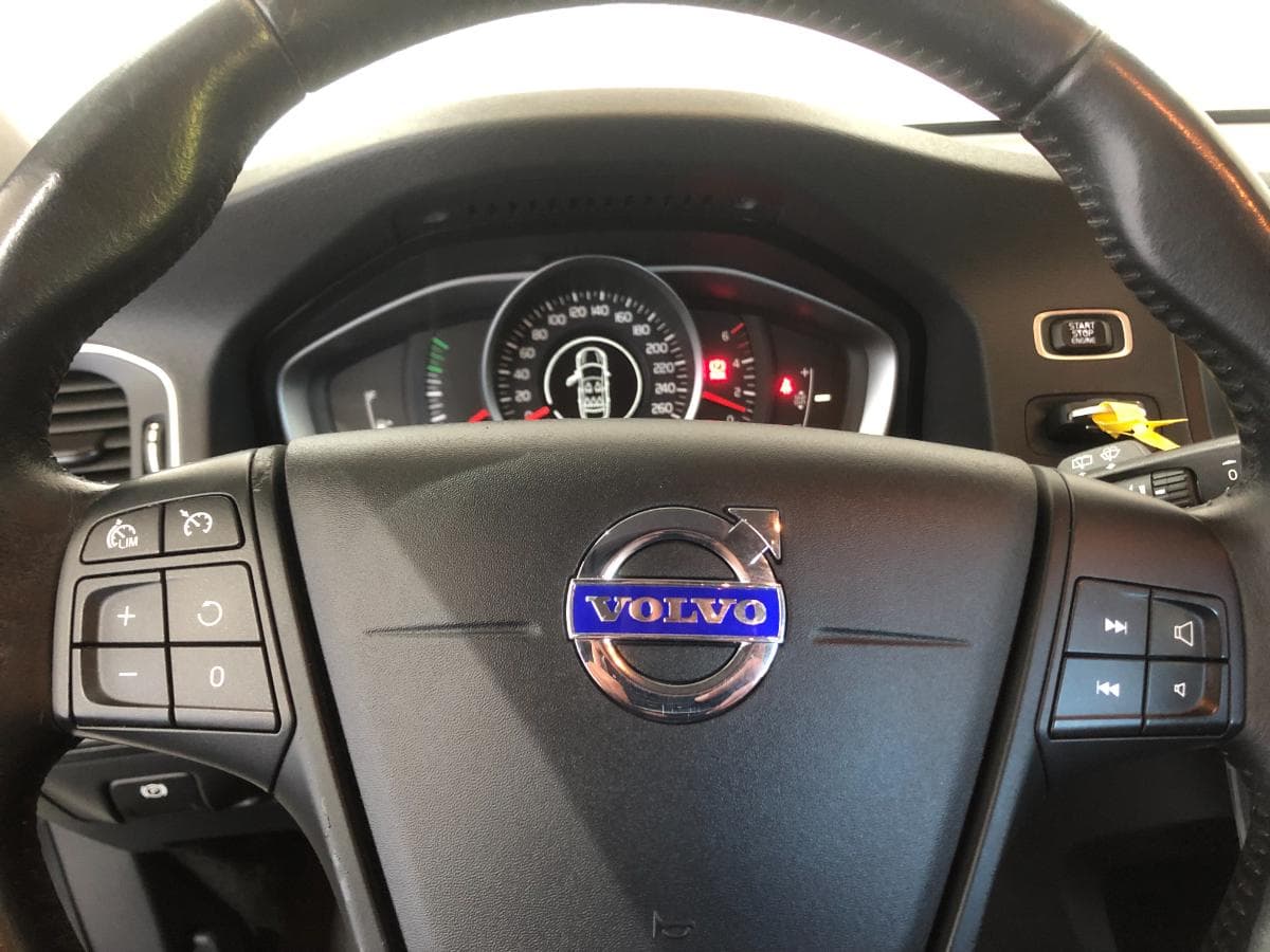 Volvo V60 · Ano 2016 — image 38