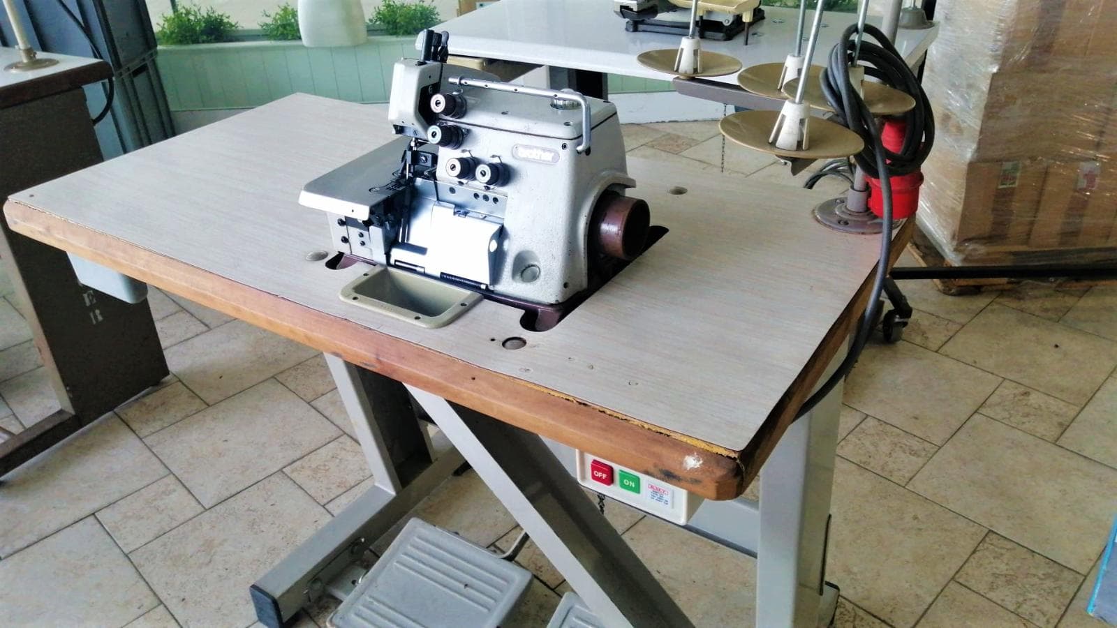 Máquina de corte e cose — image 2
