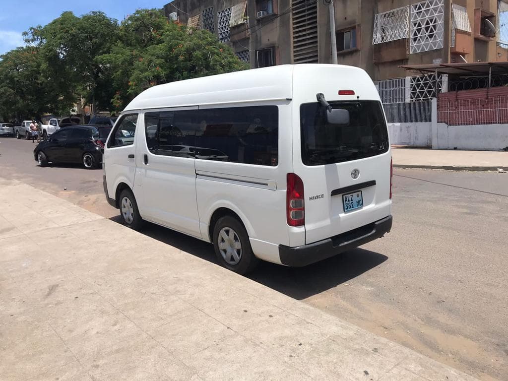 Toyota Hiace Van · — image 4