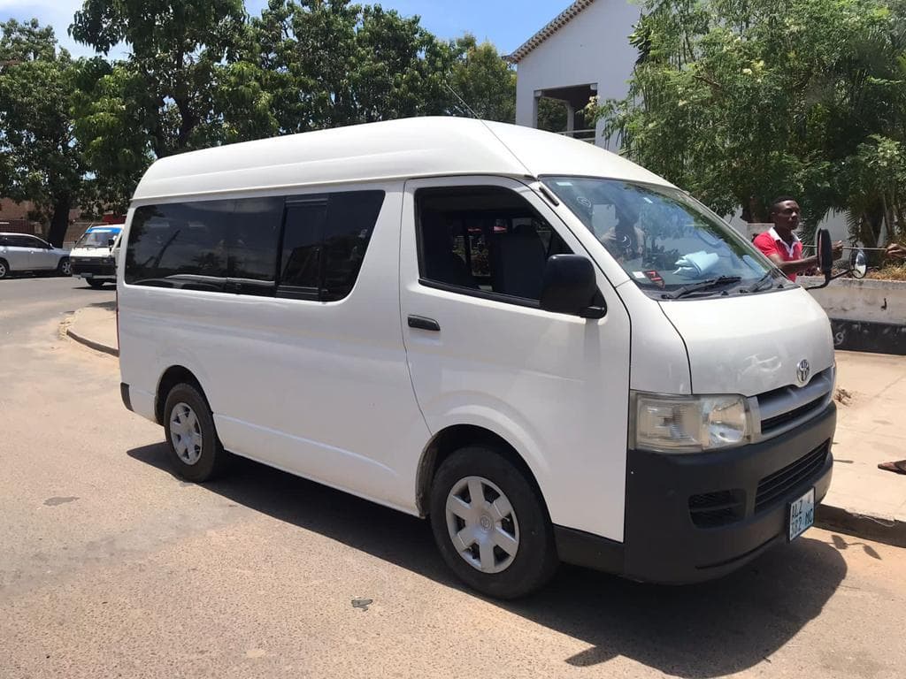 Toyota Hiace Van · — image 1