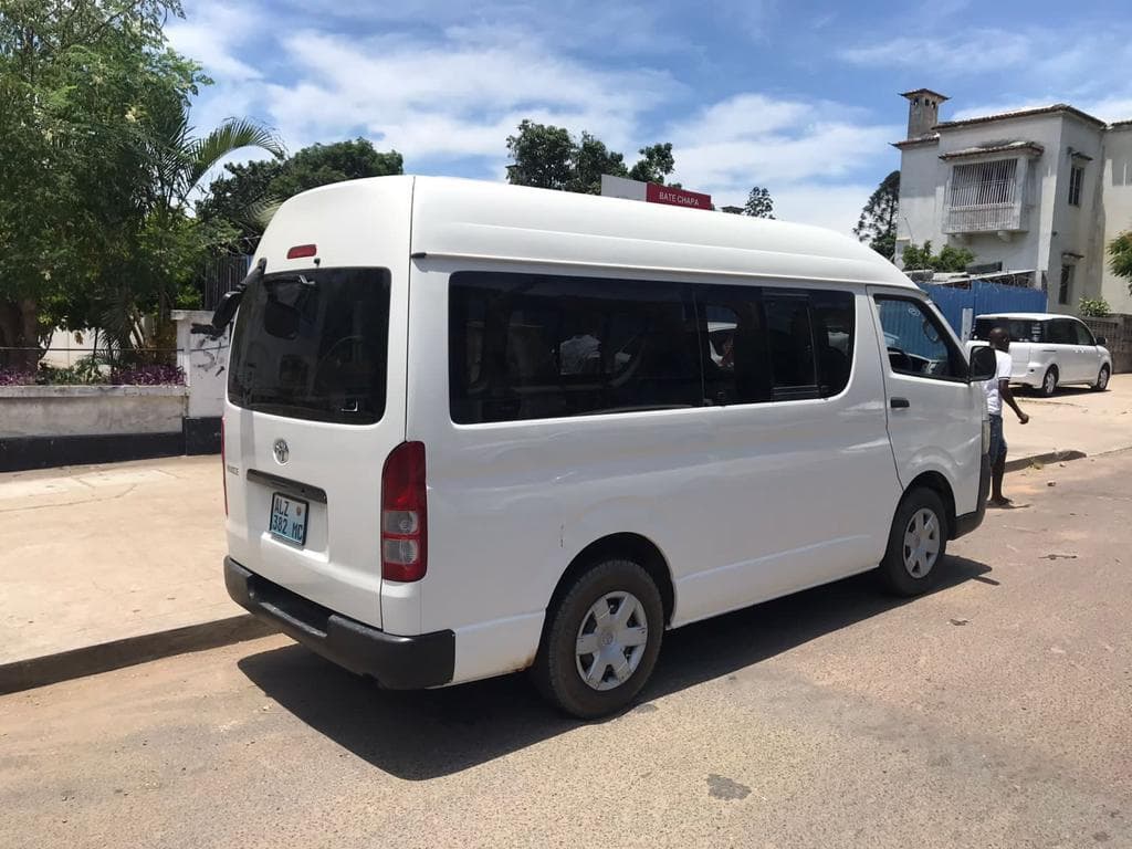 Toyota Hiace Van · — image 3