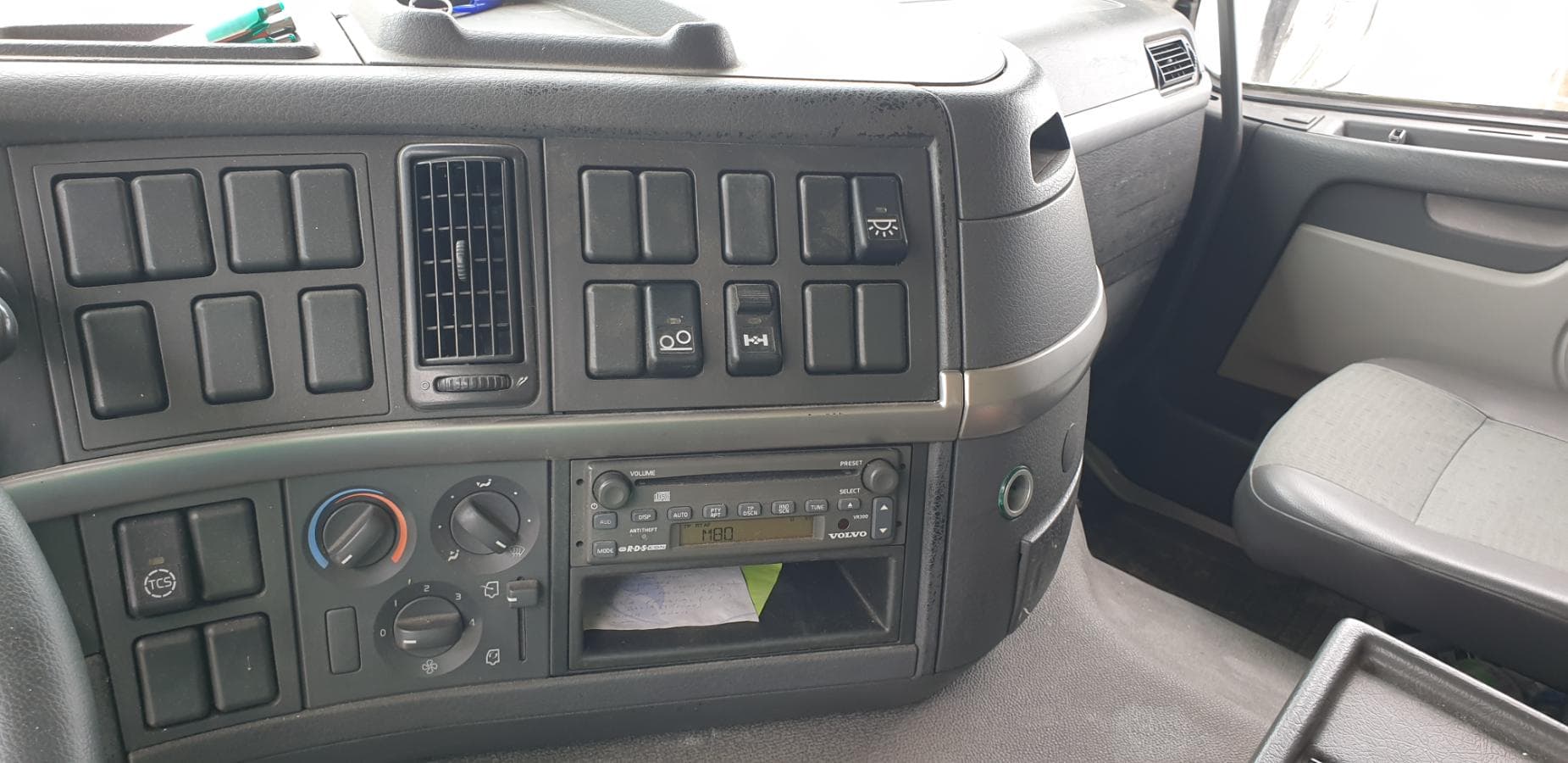 Volvo FM 12 380 · Ano 2004 — imagem 6