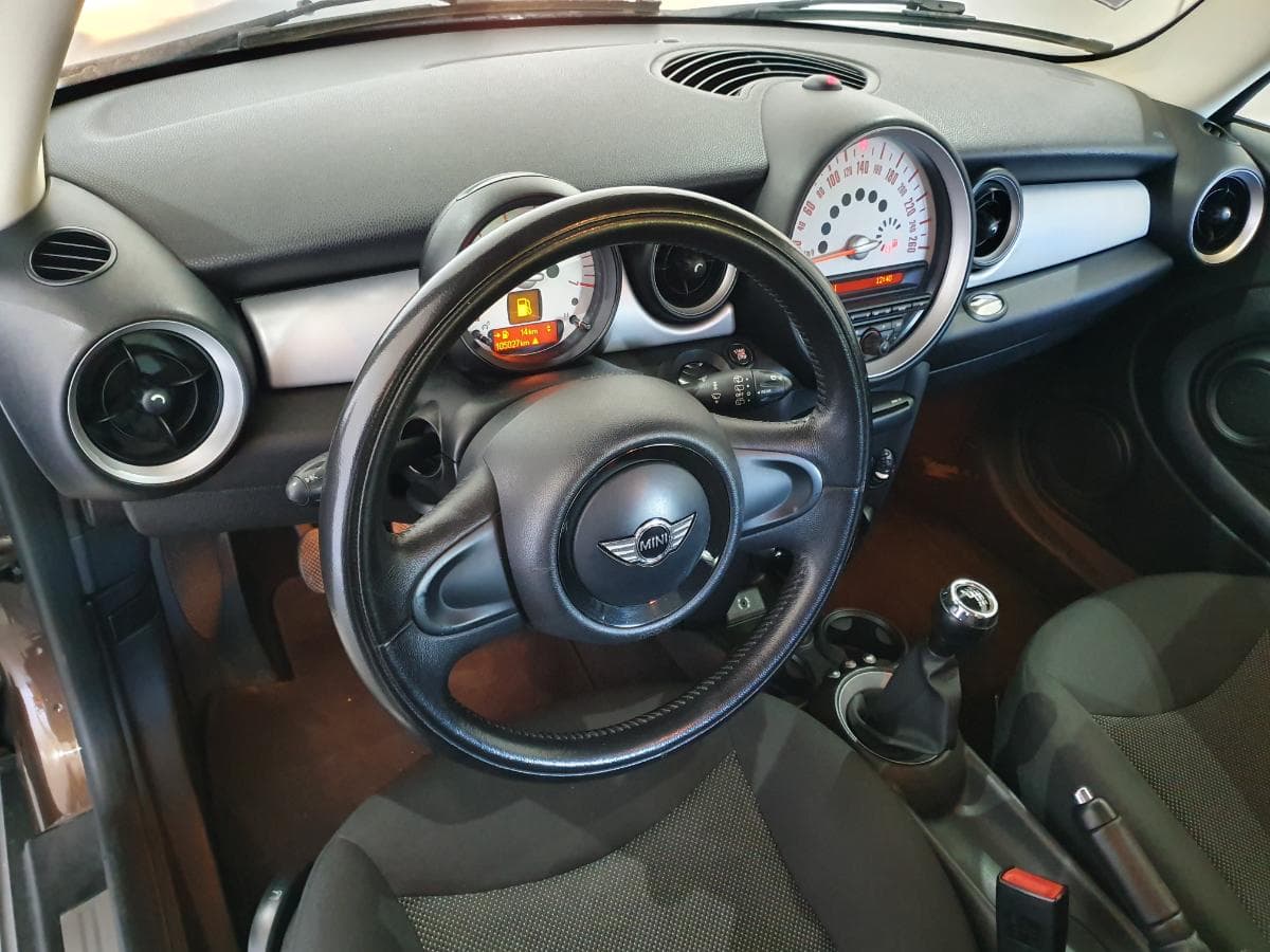 Mini Clubman 1.6 D · Ano 2013 — imagem 17