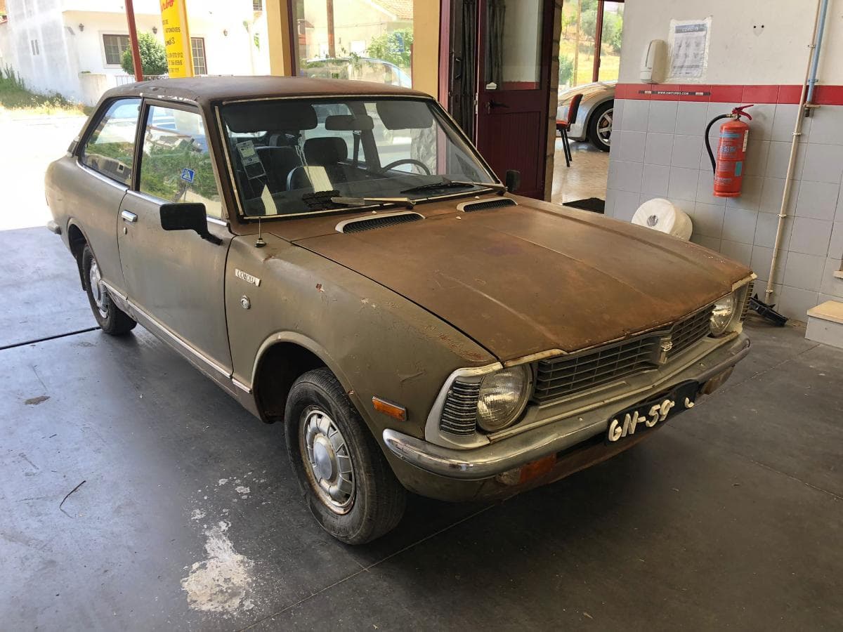 Toyota Corolla 1200 Sedan — image 1