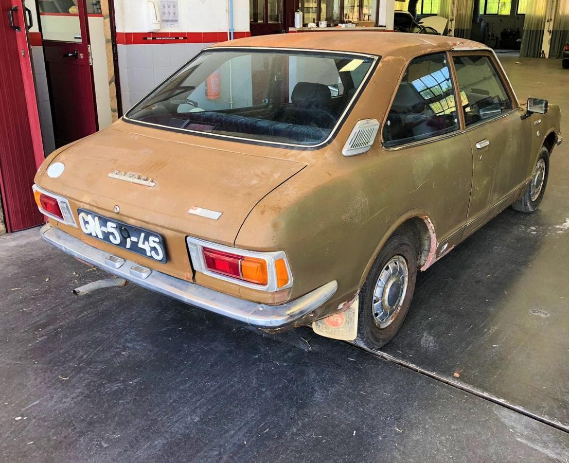 Toyota Corolla 1200 Sedan — image 3