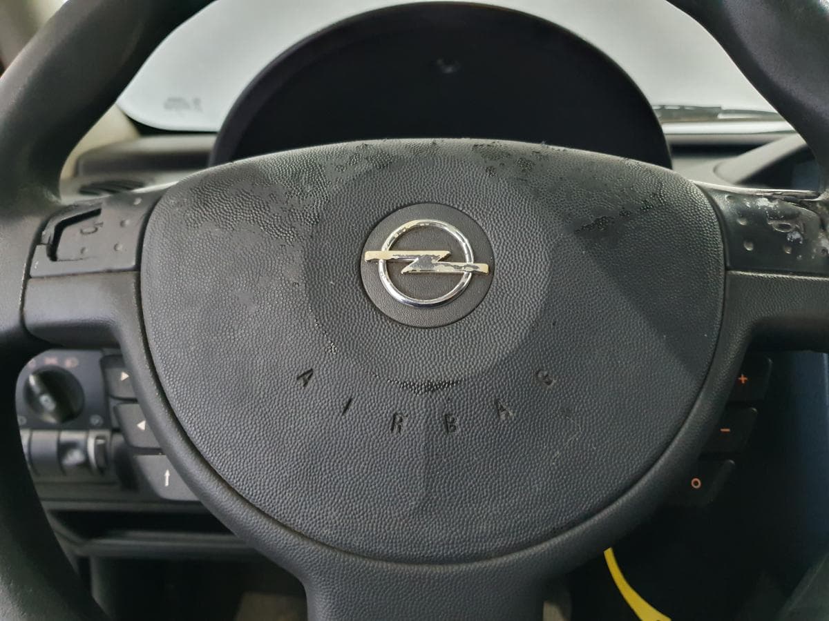 Opel Corsa C Van 1.7DI · Ano 2001 — image 14