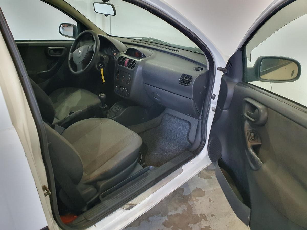 Opel Corsa C Van 1.7DI · Ano 2001 — image 15