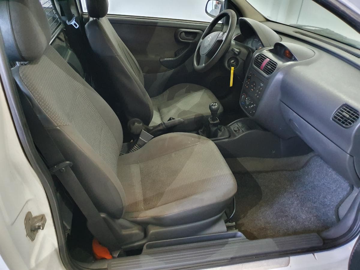 Opel Corsa C Van 1.7DI · Ano 2001 — image 20